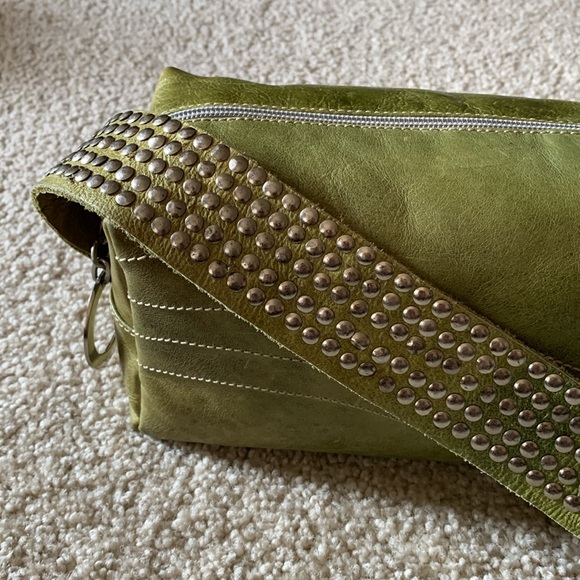 Rachel Lynn Soft Genuine Leather Green Purse/Shoulder Bag With Silver Accents - Picture 4 of 17